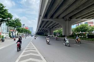 Hà Nội thí điểm phân làn cứng trên ba tuyến đường lớn