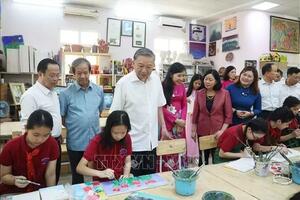 Tổng Bí thư Tô Lâm thăm các cháu học sinh tại Hà Nội