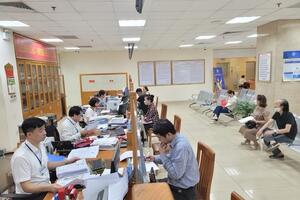 Thủ tướng chấn chỉnh tình trạng 'cò giấy tờ' tại trung tâm hành chính công