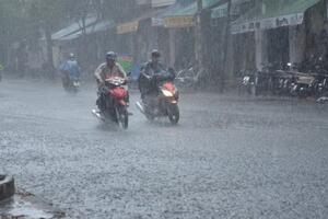 Bão số 3 (bão Wipha) đổ bộ đất liền, Hà Nội bị ảnh hưởng như thế nào?