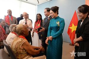 Chủ tịch Quốc hội Trần Thanh Mẫn gặp gỡ cộng đồng người Việt Nam tại Senegal