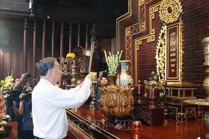 Tổng Bí thư Tô Lâm dâng hương tưởng niệm các Anh hùng liệt sĩ tại Điện Biên