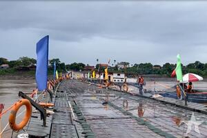 Vận hành trở lại cầu phao Phong Châu