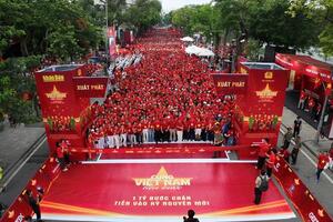 Chương trình đi bộ toàn quốc: Thủ đô đỏ thắm cờ hoa, triệu trái tim hòa nhịp
