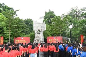 Lễ chào cờ “Tôi yêu Tổ quốc tôi” của tuổi trẻ cả nước