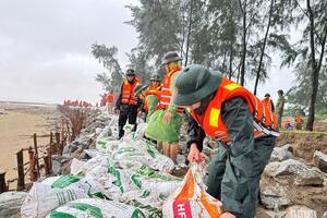 Cập nhật: Bão số 5 giật cấp 16, đang trên vùng biển ven bờ Nghệ An, Hà Tĩnh