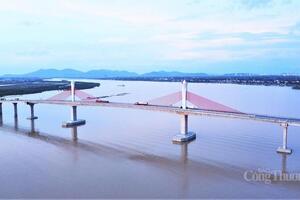 Cấm lưu thông qua cầu nối Hà Tĩnh - Nghệ An đề phòng bão số 5