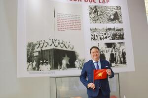 Quan hệ Việt – Mỹ qua góc nhìn của Đại sứ Marc Knapper tại Triển lãm thành tựu đất nước