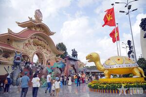 TP Hồ Chí Minh: Sôi nổi lễ hội mừng Tết Độc lập tại Suối Tiên