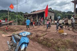 Quảng Trị: Người dân phấn khởi nhận quà mừng Tết Độc lập