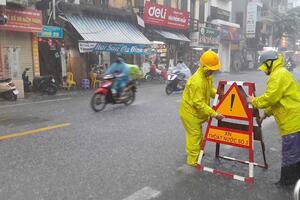 Hà Nội ngập nặng do mưa lớn
