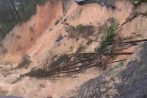 Đèo Mimosa sạt lở nghiêm trọng, giao thông trên đèo tê liệt