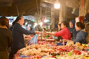 Ngăn đầu cơ, sốt giá thị trường Tết