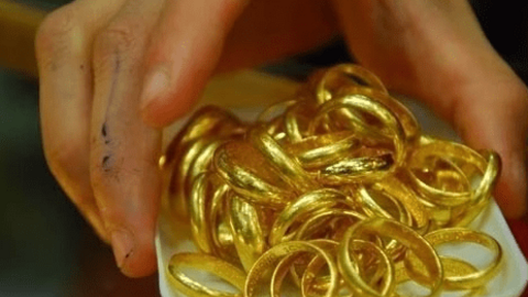 Vàng nhẫn tròn trơn bất ngờ tăng mạnh, người mua lãi đậm