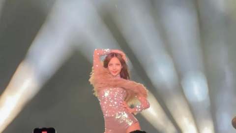 BLACKPINK bùng nổ trong Born Pink Day 2: Đứng hát trong mưa cực “nhiệt”, nói tiếng Việt, “đu trend” chiều lòng fan