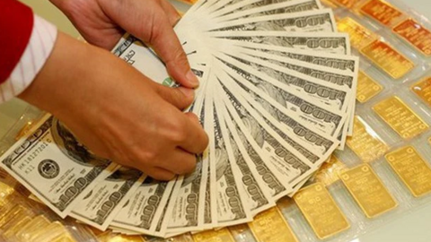 Giá vàng tiếp tục tăng, USD chững lại