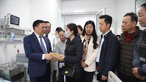 Bí thư Thành ủy thăm, động viên nạn nhân vụ cháy tại Hàng Lược