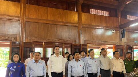 Phó Thủ tướng Chính phủ Nguyễn Chí Dũng tiếp xúc cử tri tại tỉnh Quảng Trị