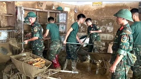 Nỗ lực giúp nhân dân vùng lũ Điện Biên