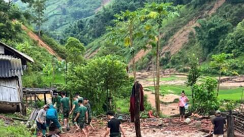 Nỗ lực làm nhà giúp bà con vùng lũ Sơn La