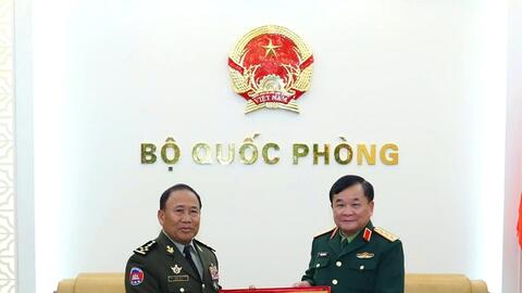 Thượng tướng Hoàng Xuân Chiến tiếp Tổng cục trưởng Tổng cục Chính sách và Đối ngoại Campuchia
