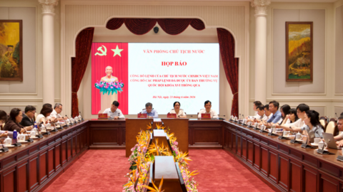 Công bố hai pháp lệnh mới về tư pháp và hoàn thiện pháp luật