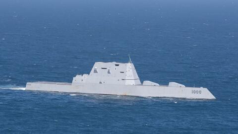 Tuần dương hạm Admiral Nakhimov và khu trục hạm lớp Zumwalt: Ai mạnh hơn?
