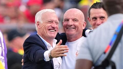 HLV Didier Deschamps: “Đội tuyển Pháp thật phi thường”