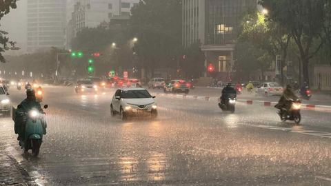 Nhiều khu vực trên cả nước mưa dông, cục bộ có nơi mưa to đến rất to