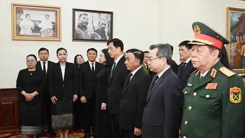 Thường trực Ban Bí thư Trần Cẩm Tú viếng Chủ tịch Quốc hội Lào Xaysomphone Phomvihane