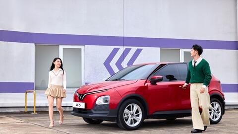 Chủ xe nói về VinFast VF 5: Vừa phục vụ gia đình, vừa kiếm thêm thu nhập mà chi phí vẫn nhẹ