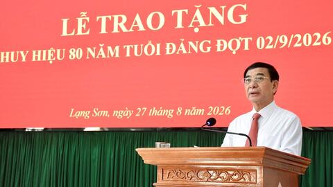 Đại tướng Phan Văn Giang trao Huy hiệu 80 năm tuổi Đảng tại Lạng Sơn