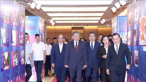 Tổng Bí thư, Chủ tịch nước Tô Lâm cùng lãnh đạo Đảng, Nhà nước tham quan triển lãm 'Những tấm gương bình dị mà cao quý'