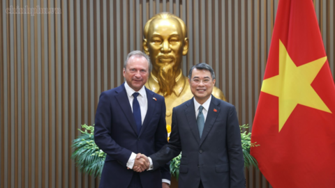 Thủ tướng tiếp Bộ trưởng Tài chính Luxembourg: Tăng cường kết nối dòng vốn từ châu Âu với Việt Nam
