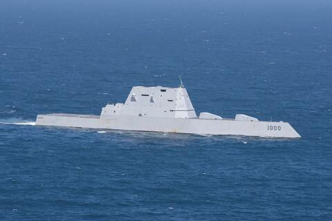 Tuần dương hạm Admiral Nakhimov và khu trục hạm lớp Zumwalt: Ai mạnh hơn?