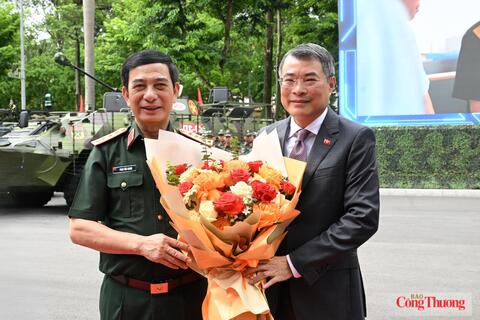 Chùm ảnh Thủ tướng dự Hội nghị Quân chính toàn quân 6 tháng năm 2026