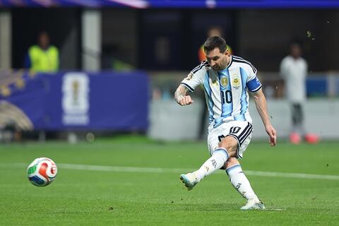 Messi có tỷ lệ hỏng penalty khó tin ở World Cup