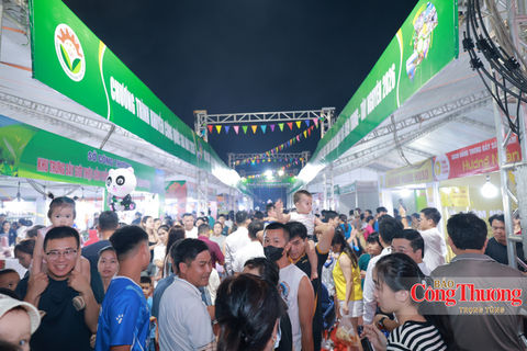 Bệ phóng giao thương, nâng tầm sản phẩm địa phương từ hội chợ lớn