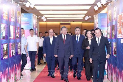 Tổng Bí thư, Chủ tịch nước Tô Lâm cùng lãnh đạo Đảng, Nhà nước tham quan triển lãm 'Những tấm gương bình dị mà cao quý'