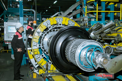 Công nghiệp duy trì tăng trưởng 2 con số, IIP 8 tháng tăng 11,9%