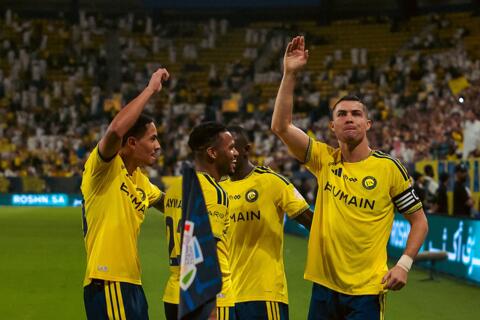 Ronaldo ghi hat-trick, áp sát cột mốc 1.000 bàn thắng