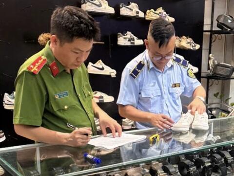 Quản lý thị trường Đồng Nai: Quyết liệt trấn áp hàng giả, xâm phạm sở hữu trí tuệ