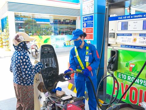 Xăng E10: Khởi đầu có lợi cho chuyển đổi xanh