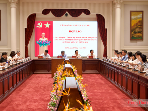 Công bố hai pháp lệnh mới về tư pháp và hoàn thiện pháp luật