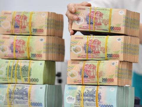 Nới trần vốn ngắn hạn cho vay trung dài hạn: Không chỉ hỗ trợ tín dụng, mà còn giảm áp lực chi phí vốn