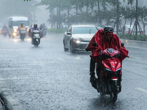 Bắc Bộ và Trung Bộ cục bộ có nơi mưa to đến rất to, Nam Bộ ngày nắng