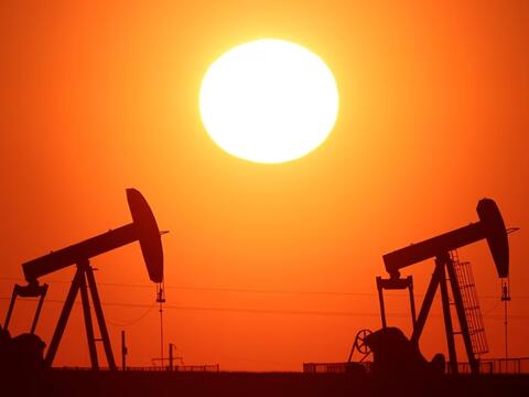 Giá xăng dầu hôm nay (11-8): Giá dầu thế giới tăng khoảng 5%