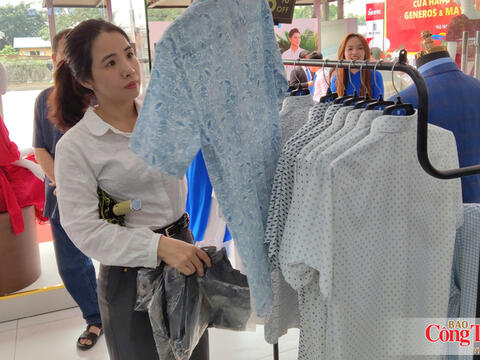 8 tháng, bán lẻ hàng hóa tiếp tục tăng trưởng 2 con số