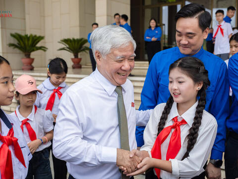 Phó Chủ tịch Thường trực Quốc hội Đỗ Văn Chiến gặp mặt thiếu nhi, thanh niên tiêu biểu thành phố Bắc Ninh