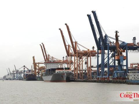 Xuất siêu trở lại sau 9 tháng liên tiếp nhập siêu